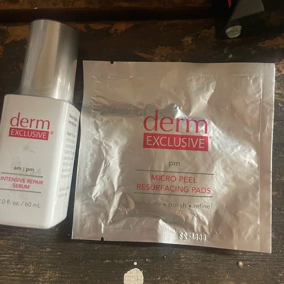 Brand new Derm Exclusive am pm Intensive repair serum and pm micro peel pad - Picture 1 of 3